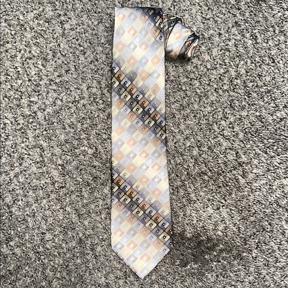 Van Heusen Cream and Gray Classic Tie with Silky Finish